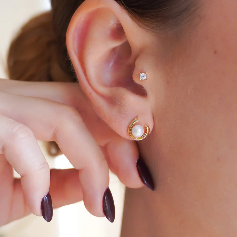 Aretes Topo Perla Circulo de Luz